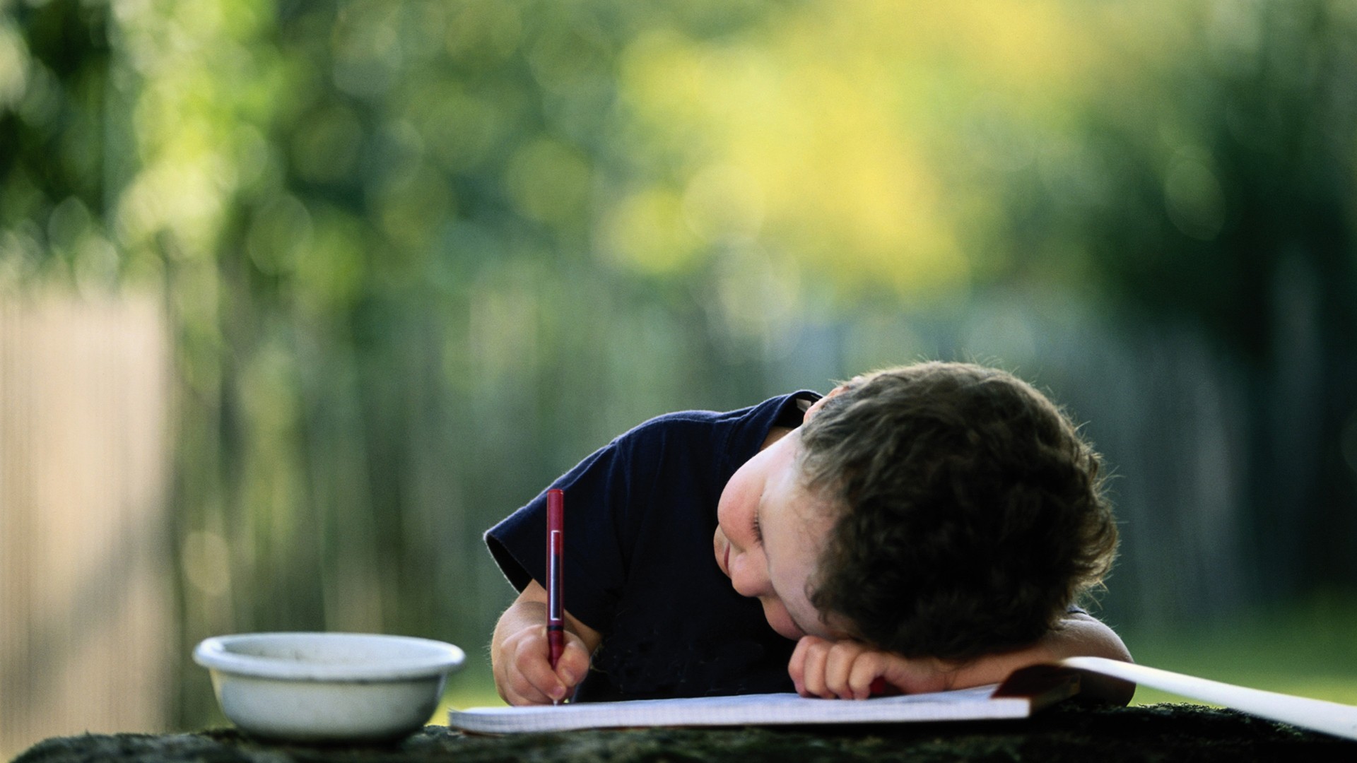 Nino-escribiendo-main.jpg